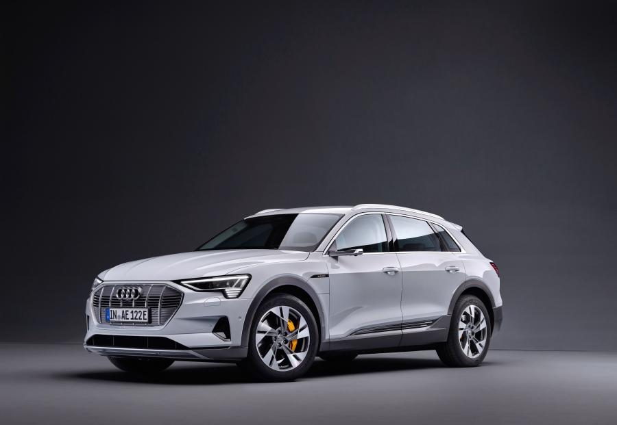  Audi e-tron 50 Quattro 2019 года  (WW) (фото 9 из 16)